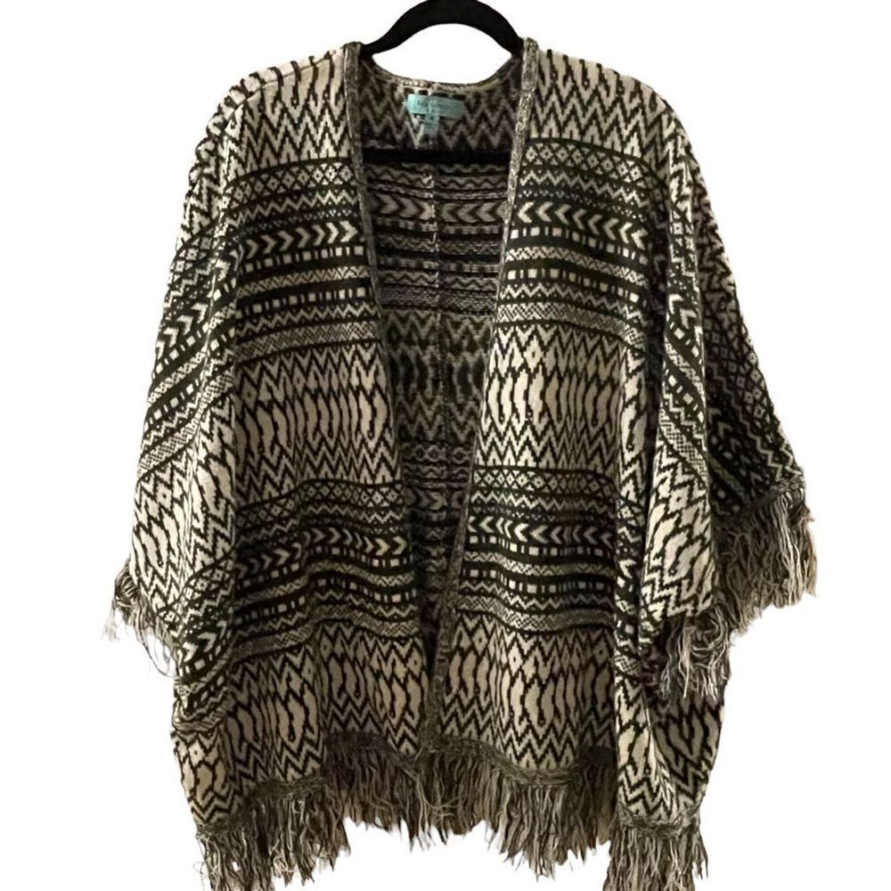 Sugarmint ~ Green & Ivory Poncho/Wrap ~ Fringe edging ~ size Medium